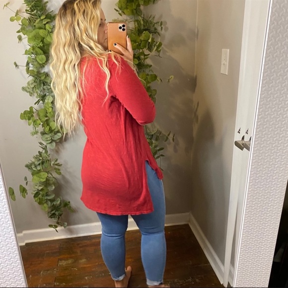 Anthropologie Left of Center Very Flattering Red 3/4 sleeve top shirt - Picture 3 of 8